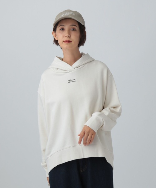 LEPSIM（レプシィム）の「チビロゴ刺繍パーカー　601682（パーカー・レディース・オフホワイト/ダークオレンジ/チャコールグレー・FREE）」の2枚目の写真