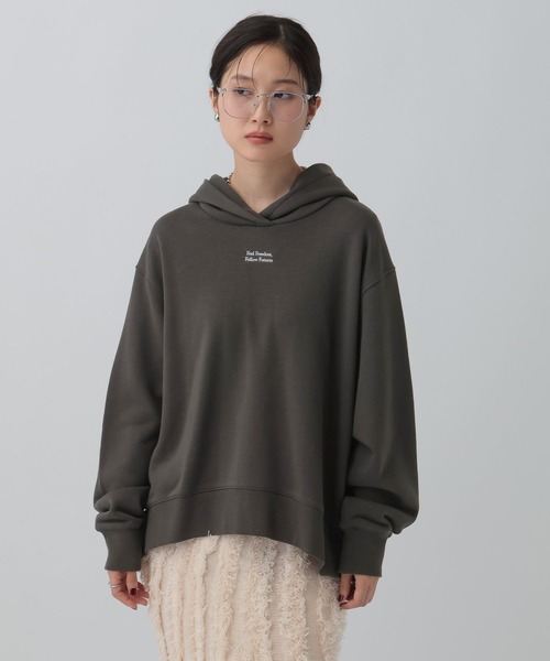 LEPSIM（レプシィム）の「チビロゴ刺繍パーカー　601682（パーカー・レディース・オフホワイト/ダークオレンジ/チャコールグレー・FREE）」の16枚目の写真