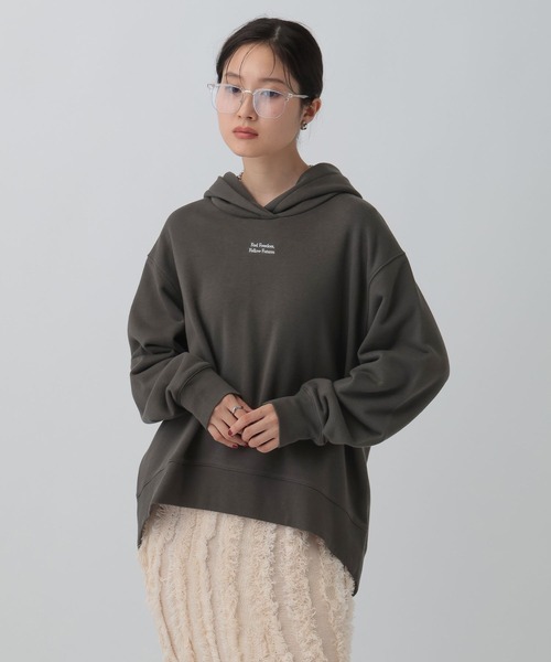 LEPSIM（レプシィム）の「チビロゴ刺繍パーカー　601682（パーカー・レディース・オフホワイト/ダークオレンジ/チャコールグレー・FREE）」の17枚目の写真