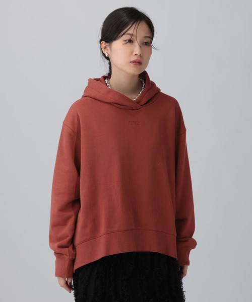 LEPSIM（レプシィム）の「チビロゴ刺繍パーカー　601682（パーカー・レディース・オフホワイト/ダークオレンジ/チャコールグレー・FREE）」の4枚目の写真