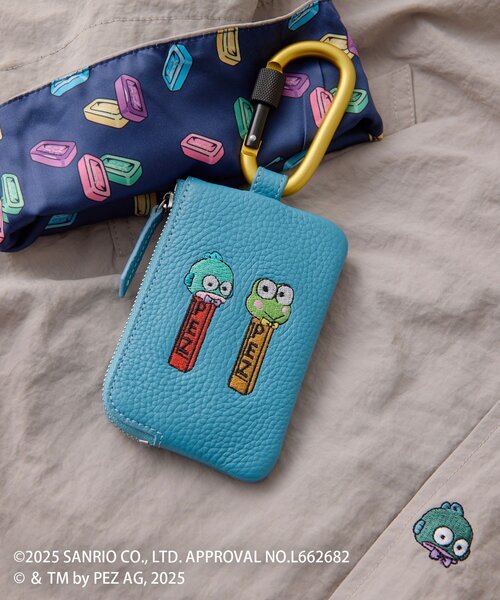 ear PAPILLONNER(イアパピヨネ)の「【はぴだんぶい×PEZ(ペッツ) ×ear】本革/カラビナ付きパス&キーケース(キーケース/キーアクセサリー・レディース・グレー/アイボリー/ブルー系その他・FREE)」の7枚目の写真