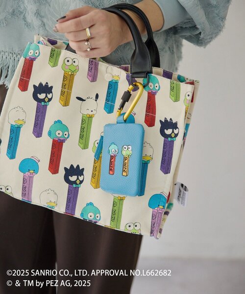 ear PAPILLONNER(イアパピヨネ)の「【はぴだんぶい×PEZ(ペッツ) ×ear】本革/カラビナ付きパス&キーケース(キーケース/キーアクセサリー・レディース・グレー/アイボリー/ブルー系その他・FREE)」の8枚目の写真