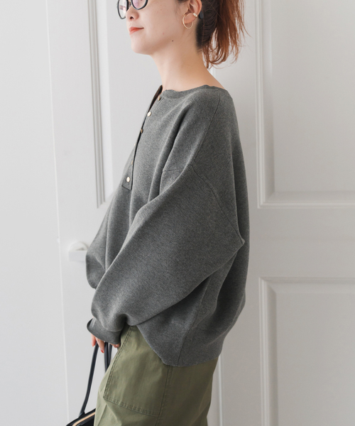 Spick & Span(スピックアンドスパン)の「《WEB限定 / 追加2》メタルボタンヘンリーネックニット(ニット/セーター・レディース・ブラック/グレー/キャメル・FREE)」の10枚目の写真