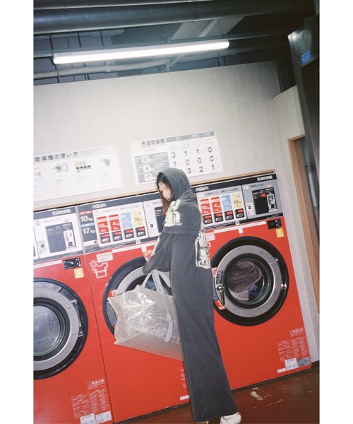 HOLIDAY（ホリデイ）の「SUPER FINE DRY DAMAGE L/S HOODED DRESS (CIRCULATION) スーパーファインドライダメージロングスリーブフーデッドドレス (サーキュレーション)（ワンピース・レディース・レッド/シルバーグレー/ブラック・ONE SIZE）」の15枚目の写真