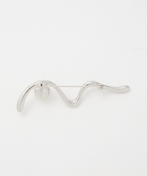 green label relaxing（グリーンレーベルリラクシング）の「ウェーブ&フェイクパール ブローチ（ブローチ/コサージュ・レディース・ゴールド/シルバー・FREE）」の8枚目の写真