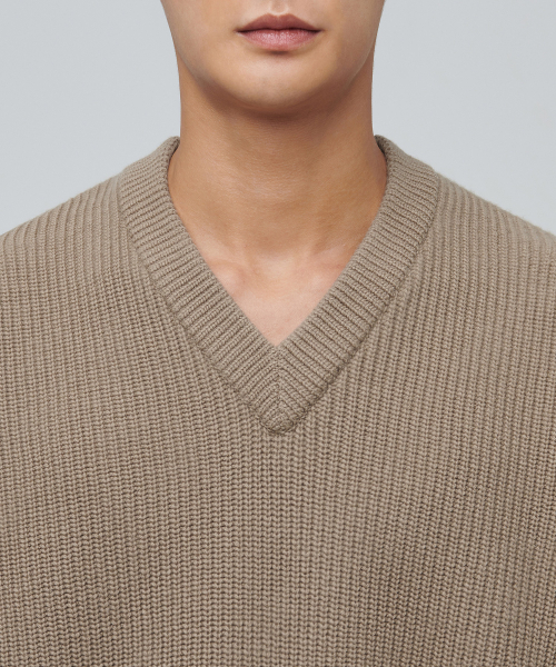 MUSINSA STANDARD（ムシンサスタンダード）の「ラムウールリブVネックニット[ベージュ]（ニット/セーター・メンズ・その他・SMALL/MEDIUM/LARGE/X-LARGE/XX-LARGE）」の3枚目の写真
