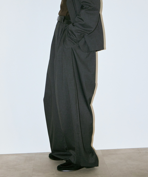 CITYSHOP（シティーショップ）の「VOLUME TUCK パンツ（スラックス・レディース・ブラック/グレー・38/36）」の2枚目の写真