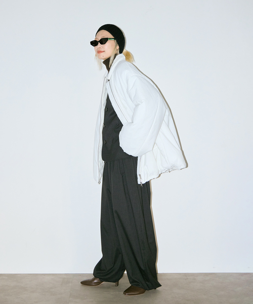 CITYSHOP（シティーショップ）の「VOLUME TUCK パンツ（スラックス・レディース・ブラック/グレー・38/36）」の19枚目の写真