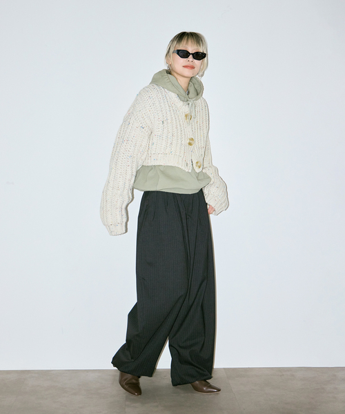 CITYSHOP（シティーショップ）の「VOLUME TUCK パンツ（スラックス・レディース・ブラック/グレー・38/36）」の18枚目の写真