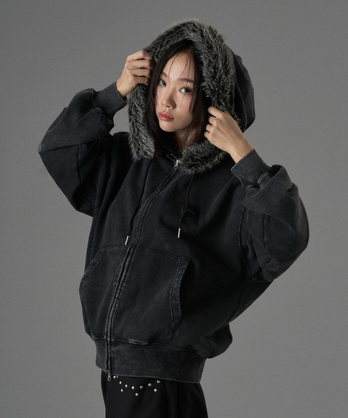 ONCILY（オンシェリー）の「HEART PATCH FAUX-FUR ZIP HOODIE / ハートパッチフェイクファージップフーディ（パーカー・メンズ・ブラック/ブラウン・SMALL/MEDIUM/LARGE）」の5枚目の写真