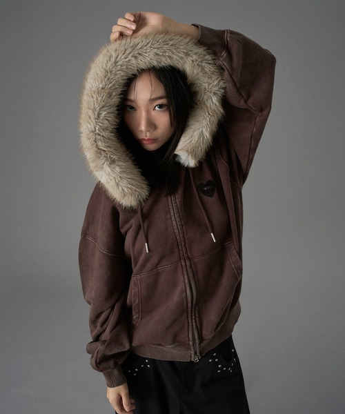 ONCILY（オンシェリー）の「HEART PATCH FAUX-FUR ZIP HOODIE / ハートパッチフェイクファージップフーディ（パーカー・メンズ・ブラック/ブラウン・SMALL/MEDIUM/LARGE）」の18枚目の写真