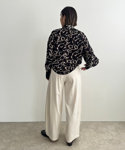 LHELBIE(レルビエ)の「カービーパンツ(その他パンツ・レディース・アイボリー/ブラック/グレイッシュベージュ・M)」の13枚目の写真