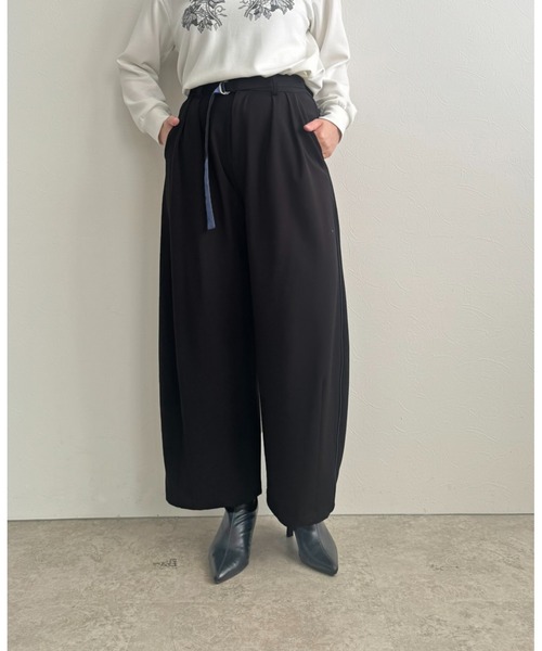 LHELBIE(レルビエ)の「カービーパンツ(その他パンツ・レディース・アイボリー/ブラック/グレイッシュベージュ・M)」の17枚目の写真