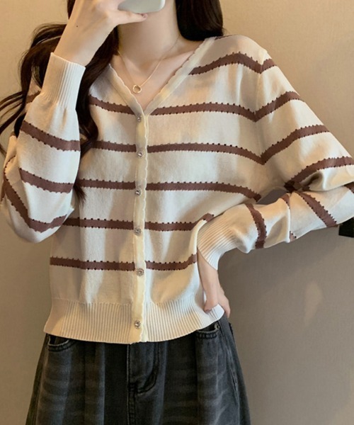 ONEP STAR(ワンピスター)の「スカラップボーダー柄Vネックカーディガン(カーディガン/ボレロ・レディース・ベージュ系その他/ベージュ×ブラック/ブラック・FREE)」の6枚目の写真