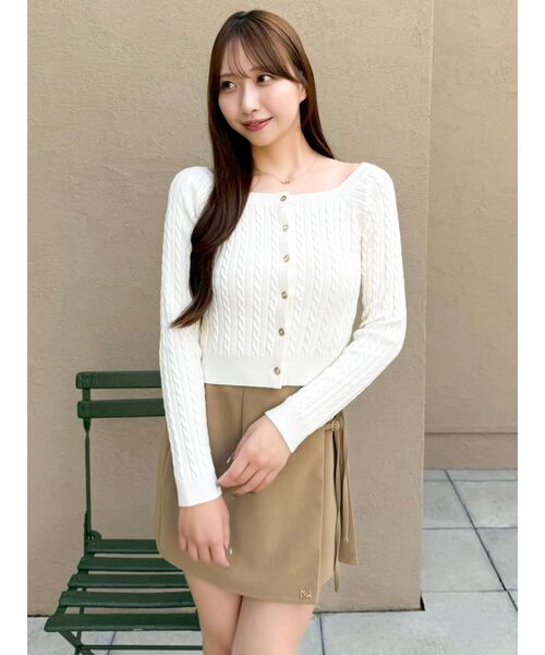 dazzlin（ダズリン）の「ミニケーブルスクエアニットトップス（ニット/セーター・レディース・アイボリー/ブルー/ピンク/ブラック・FREE）」の2枚目の写真