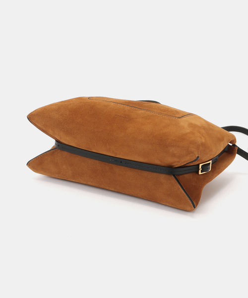 journal standard L'essage(ジャーナルスタンダードレサージュ)の「【WANDLER/ワンドラー】 Penelope Slouch Bag Suede:ショルダーバッグ(ショルダーバッグ・レディース・ブラウン・FREE)」の4枚目の写真