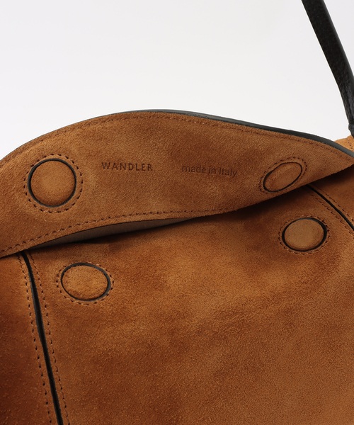 journal standard L'essage(ジャーナルスタンダードレサージュ)の「【WANDLER/ワンドラー】 Penelope Slouch Bag Suede:ショルダーバッグ(ショルダーバッグ・レディース・ブラウン・FREE)」の6枚目の写真