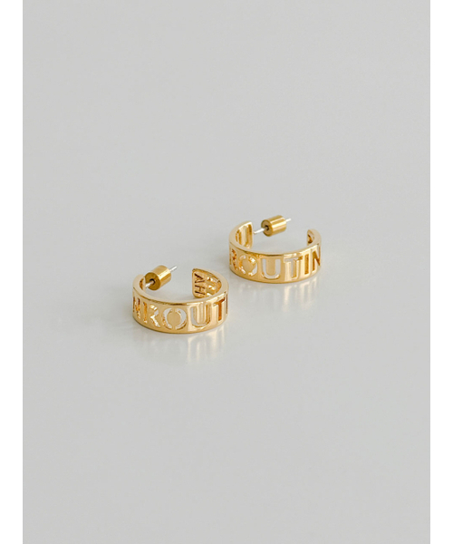 August Harmony(オーガストハーモニー)の「Small Unroutine Hoop Earring - Gold(ピアス(両耳用)・レディース・その他・FREE)」の2枚目の写真