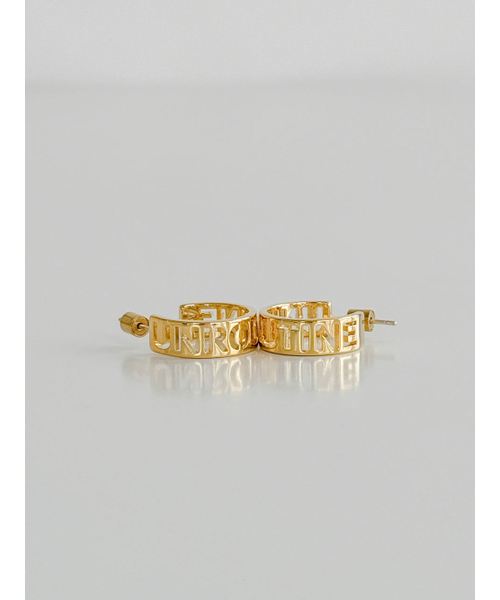 August Harmony(オーガストハーモニー)の「Small Unroutine Hoop Earring - Gold(ピアス(両耳用)・レディース・その他・FREE)」の3枚目の写真