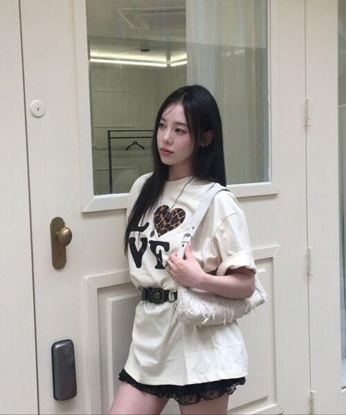 KATRINA K（カトリーナケイ）の「ラブピンクレオパード半袖Tシャツ-3カラー（Tシャツ/カットソー・レディース・ブルー/ライトイエロー/チャコール・MEDIUM/LARGE）」の6枚目の写真
