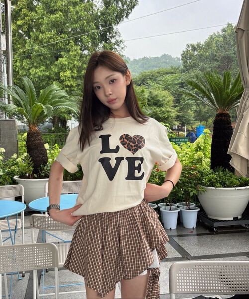 KATRINA K（カトリーナケイ）の「ラブピンクレオパード半袖Tシャツ-3カラー（Tシャツ/カットソー・レディース・ブルー/ライトイエロー/チャコール・MEDIUM/LARGE）」の4枚目の写真