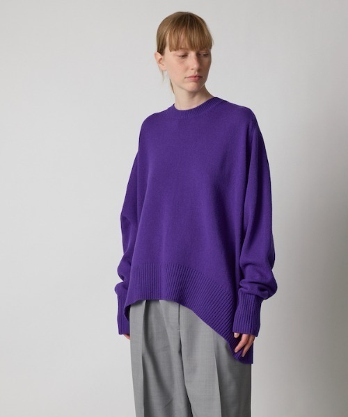 CINOH（チノ）の「WOOL 7G CREW NECK KNIT（ニット/セーター・レディース・パープル・38）」の2枚目の写真