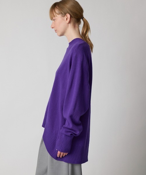 CINOH（チノ）の「WOOL 7G CREW NECK KNIT（ニット/セーター・レディース・パープル・38）」の3枚目の写真