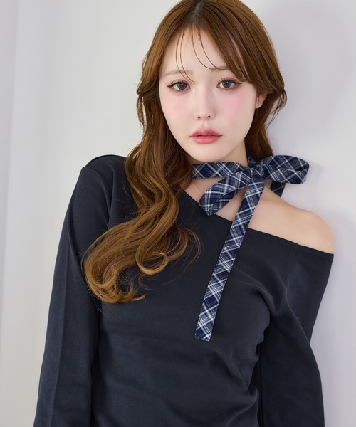 one after another NICE CLAUP(ワンアフターアナザーナイスクラップ)の「ネックリボンカットソー(Tシャツ/カットソー・レディース・アイボリー/ブラック/サックスブルー/ネイビー・FREE)」の3枚目の写真
