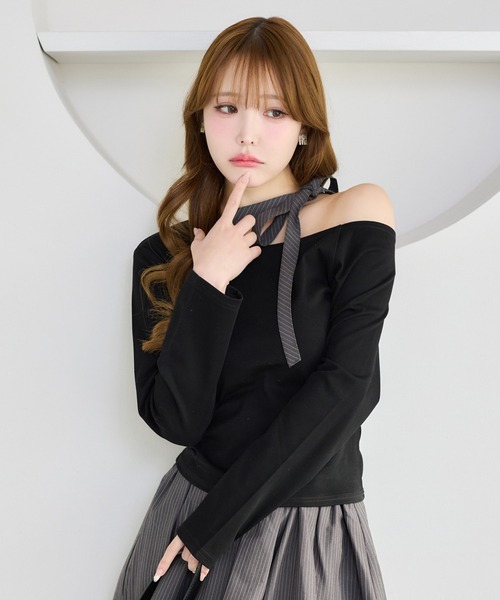 one after another NICE CLAUP(ワンアフターアナザーナイスクラップ)の「ネックリボンカットソー(Tシャツ/カットソー・レディース・アイボリー/ブラック/サックスブルー/ネイビー・FREE)」の1枚目の写真