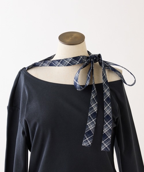 one after another NICE CLAUP(ワンアフターアナザーナイスクラップ)の「ネックリボンカットソー(Tシャツ/カットソー・レディース・アイボリー/ブラック/サックスブルー/ネイビー・FREE)」の5枚目の写真