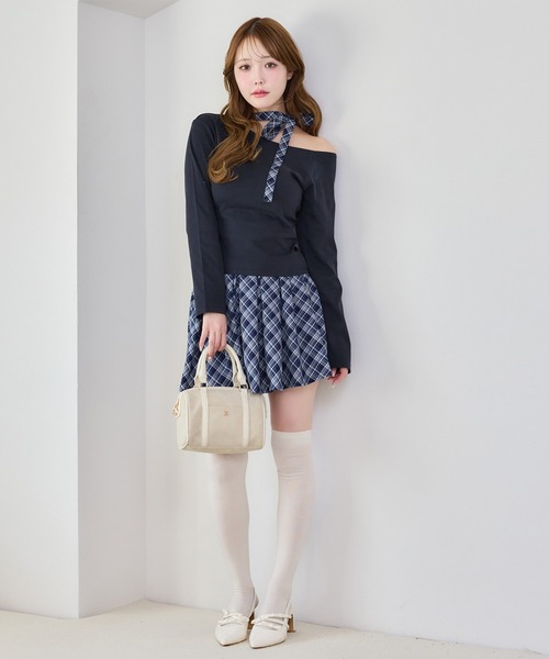 one after another NICE CLAUP(ワンアフターアナザーナイスクラップ)の「ネックリボンカットソー(Tシャツ/カットソー・レディース・アイボリー/ブラック/サックスブルー/ネイビー・FREE)」の16枚目の写真