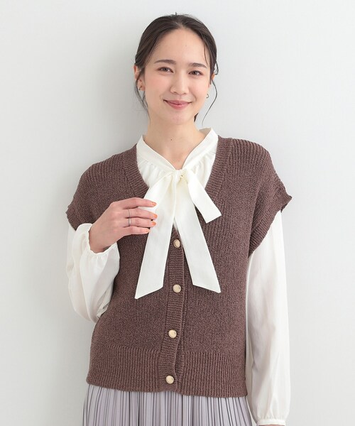 SHOO・LA・RUE（シューラルー）の「【S-LL/洗濯機可】気軽にレイヤード 前開きざっくりニットベスト（ベスト・レディース・ダークブラウン/アイボリー/チャコールグレー・04/03/02/01）」の12枚目の写真
