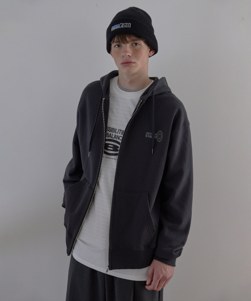 PO8（ピーオーエイト）の「8SYMBOL ZIP-UP HOODIE - DARK GREY（パーカー・レディース・その他・MEDIUM/LARGE）」の3枚目の写真