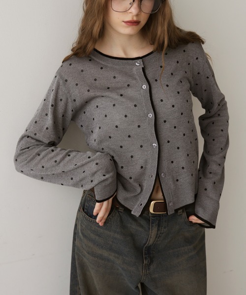 Mili affinity（ミリアフィニティー）の「配色ドット柄カーディガン（ニット/セーター・レディース・ブラック系/ベージュ系/グレー系・FREE）」の2枚目の写真