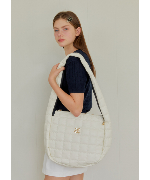 ANOETIC（アノエティック）の「ANC QUILTING BIG BAG_IVORY（メッセンジャーバッグ・レディース・アイボリー・FREE）」の2枚目の写真