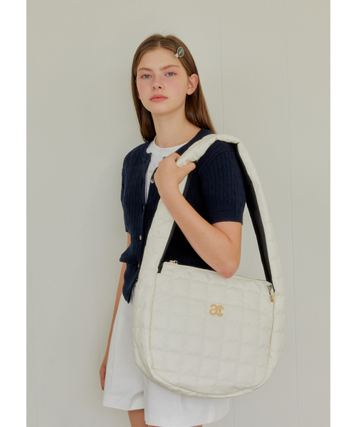ANOETIC（アノエティック）の「ANC QUILTING BIG BAG_IVORY（メッセンジャーバッグ・レディース・アイボリー・FREE）」の3枚目の写真