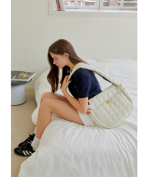 ANOETIC（アノエティック）の「ANC QUILTING BIG BAG_IVORY（メッセンジャーバッグ・レディース・アイボリー・FREE）」の4枚目の写真