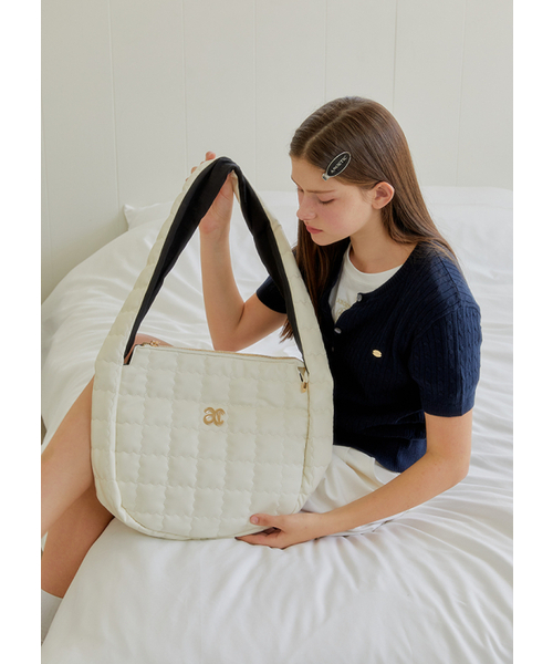 ANOETIC（アノエティック）の「ANC QUILTING BIG BAG_IVORY（メッセンジャーバッグ・レディース・アイボリー・FREE）」の5枚目の写真