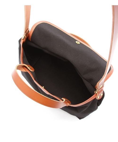 IL BISONTE（イルビゾンテ）の「IL BISONTE / CANVAS x LEATHER / SHOULDER BAG（ショルダーバッグ・レディース・ブラウン/ブラックミックス/その他1/レッド/ネイビー/ブラウン系その他/ブラック/オリーブ/ブラック系その他/ダークブラウン・FREE）」の16枚目の写真