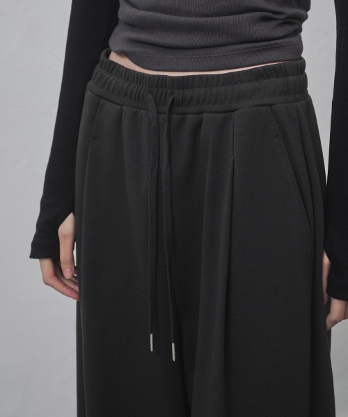 MUSINSA STANDARD WOMAN（ムシンサスタンダードウーマン）の「ウィメンズダブルニットバルーンスウェットパンツ[ダークグレー]（スウェットパンツ・レディース・その他・SMALL/MEDIUM/LARGE/X-SMALL）」の6枚目の写真