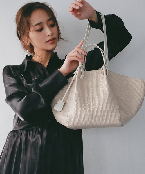 AJUGA.(アジュガ)の「2WAY光沢シアーシャツワンピース(ワンピース・レディース・アイボリー/ブラック・FREE)」の20枚目の写真