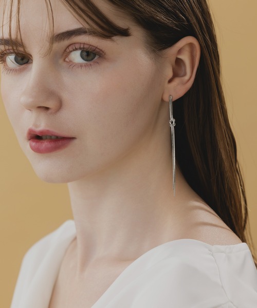 LA MUe（ラミュー）の「【LA MUe】ニッケルフリー ノットチェーン ロングピアス（ピアス（両耳用）・レディース・シルバー/ゴールド・FREE）」の5枚目の写真