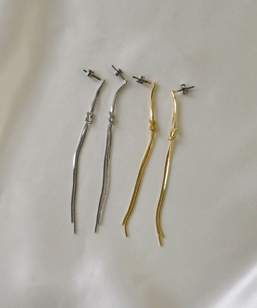 LA MUe（ラミュー）の「【LA MUe】ニッケルフリー ノットチェーン ロングピアス（ピアス（両耳用）・レディース・シルバー/ゴールド・FREE）」の14枚目の写真