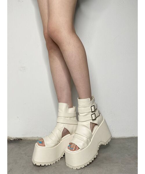 MURUA（ムルーア）の「ギャザープラットフォームシューズ（その他シューズ・レディース・アイボリー/ブラック/ブラウン・22.5/23.5/24.5）」の2枚目の写真