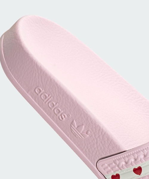 adidas(アディダス)の「アディレッタ サンダル / Adilette Slides / アディダスオリジナルス adidas Originals(サンダル・レディース・ピンク・28.5cm/27.5cm/26.5cm/25.5cm/22.5cm/24.5cm/23.5cm)」の4枚目の写真
