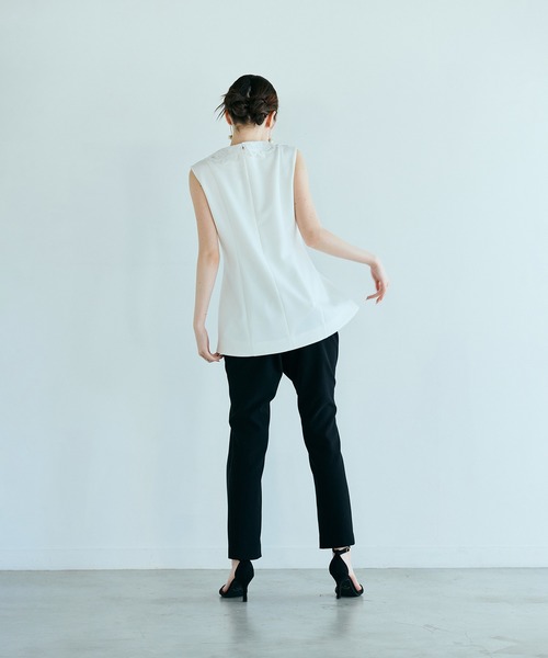 Audie a Muses(オーディアミューズ)の「2WAYノースリーブブラウス(シャツ/ブラウス・レディース・ブラック/オフホワイト・38/42)」の16枚目の写真