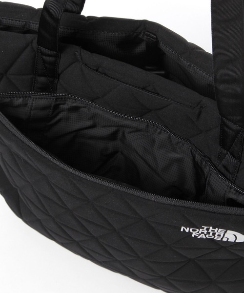 THE NORTH FACE(ザノースフェイス)の「【THE NORTH FACE(ザ・ノース・フェイス)】Geo face tote(PC・タブレットケース・レディース・アイボリー/ブラック・FREE)」の10枚目の写真