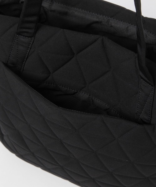 THE NORTH FACE(ザノースフェイス)の「【THE NORTH FACE(ザ・ノース・フェイス)】Geo face tote(PC・タブレットケース・レディース・アイボリー/ブラック・FREE)」の11枚目の写真