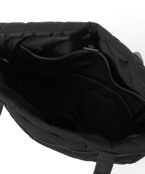 THE NORTH FACE(ザノースフェイス)の「【THE NORTH FACE(ザ・ノース・フェイス)】Geo face tote(PC・タブレットケース・レディース・アイボリー/ブラック・FREE)」の12枚目の写真