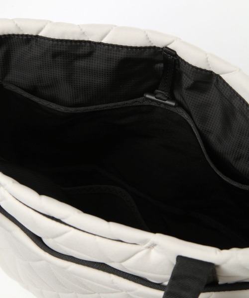 THE NORTH FACE(ザノースフェイス)の「【THE NORTH FACE(ザ・ノース・フェイス)】Geo face tote(PC・タブレットケース・レディース・アイボリー/ブラック・FREE)」の16枚目の写真